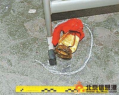 装有汽油的瓶子