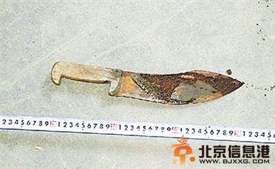 嫌疑人带到现场的刀具