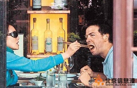 巩俐承认恋情欲再婚 男友系小13岁法国人