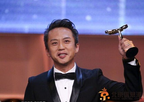 孙俪白玉兰奖封后 邓超替妻领奖自黑“吃软饭”