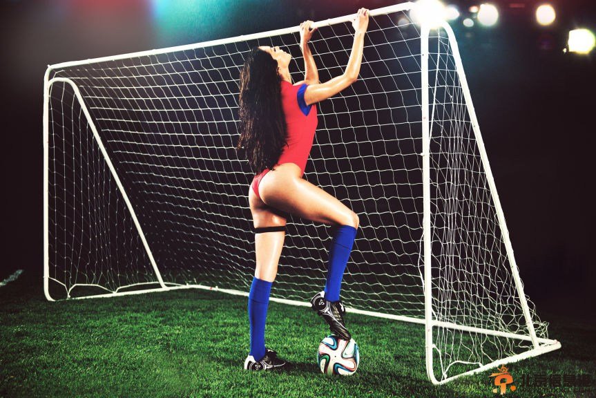 《花花公子》世界杯特辑上演致命诱惑【组图】