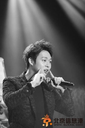 朴有天使劲卖萌。信息时报记者萧嘉宁摄