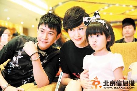 陆毅全家福罗懿供图