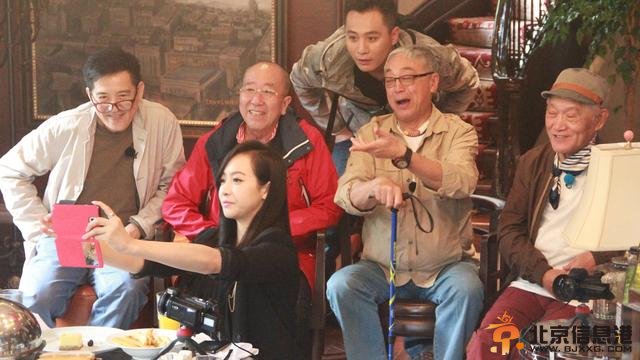 《花样爷爷中国版》首播 宋茜遭批打酱油出场不到10分钟