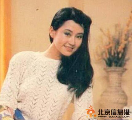 许晴早期生活照曝光 长发妩媚神似张曼玉