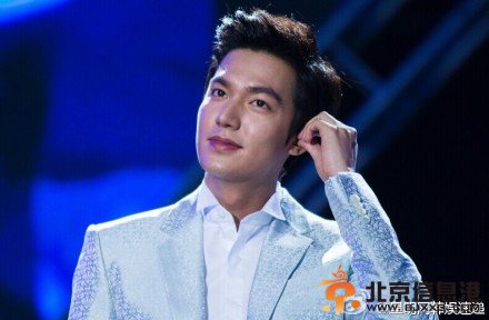 李敏镐北京粉丝见面会现场高清大图 粉丝提前为李敏镐庆生