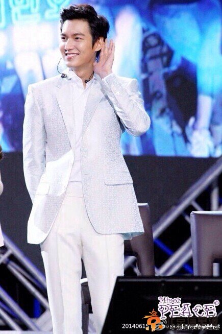 李敏镐北京粉丝见面会现场高清大图 粉丝提前为李敏镐庆生