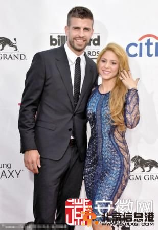 巴神飞吻未婚妻范妮 世界杯球星太太团热辣度排行榜出炉看谁更辣？