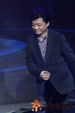 崔永元女儿劝父亲放弃转基因：看别人骂你心疼