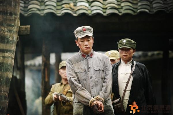 佟大为剧中被俘失手指