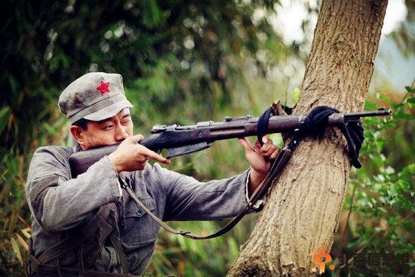 佟大为(微博)饰神枪手苦练射击