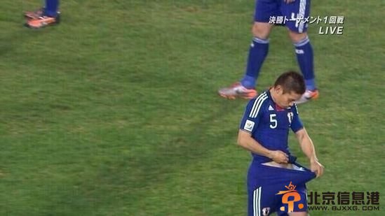 苍井空助威日本队 输球惹苍老师借酒消愁