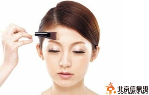 掌握粉底液使用方法 享受清透底妆