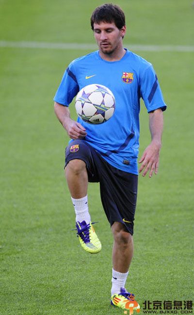 阿根廷菲奥雷拉·卡斯蒂略挑战梅西比颠球 已赢800猛男