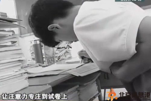 坚强哥钟强忍痛高考图片内幕 肺泡破裂忍痛16小时考取604分