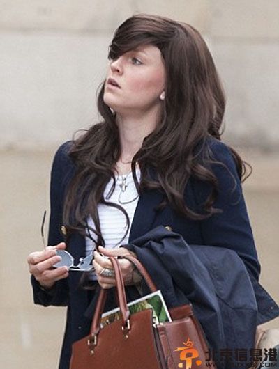 德国公主西奥多拉醉酒上演脱衣秀图片 裸奔袭警揭其资料照片