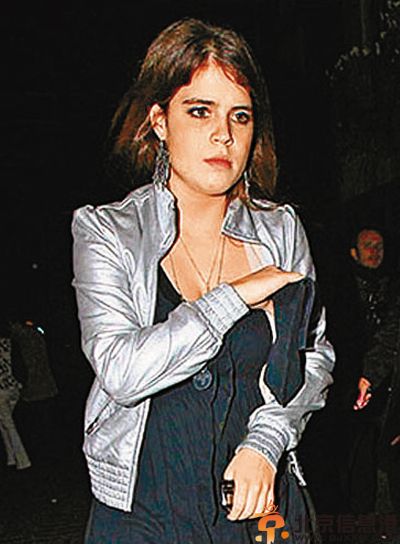 德国公主西奥多拉醉酒上演脱衣秀图片 裸奔袭警揭其资料照片