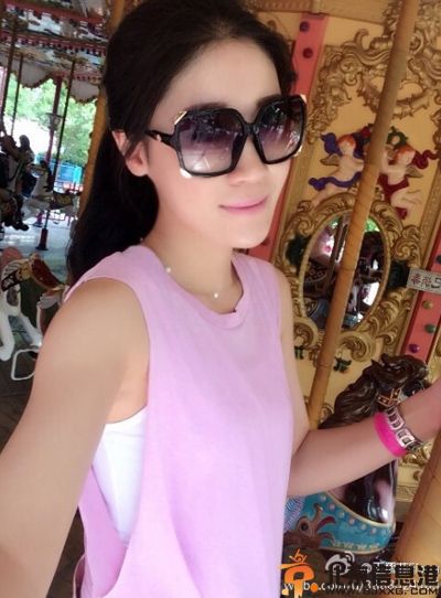 非诚勿扰21号王熠菲微博个人资料 承认整容晒旧照