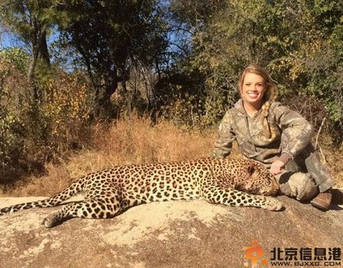 少女猎杀非洲野生动物开心合影图片 Kendall Jones遭众人谴责