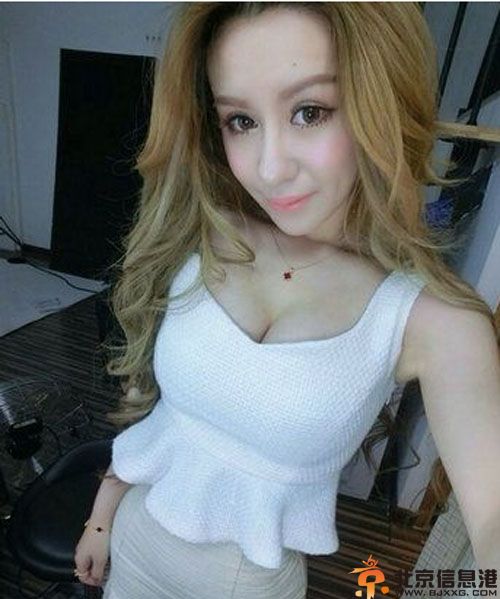 校花高彩琪资料微博照片 制服诱惑版小苹果揭其整容前后素颜照