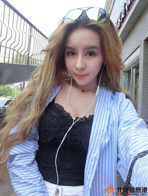 校花高彩琪资料微博照片 制服诱惑版小苹果揭其整容前后素颜照