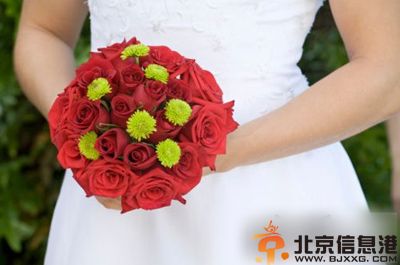 新娘手捧花图片欣赏 浪漫玫瑰点缀浪漫时刻