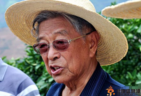 褚时健女儿为什么自杀揭其个人资料 回应与田朴珺亲密合照