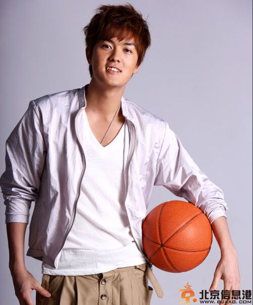 吴克群个人资料及微博 签约华纳约定三年内不准恋爱结婚