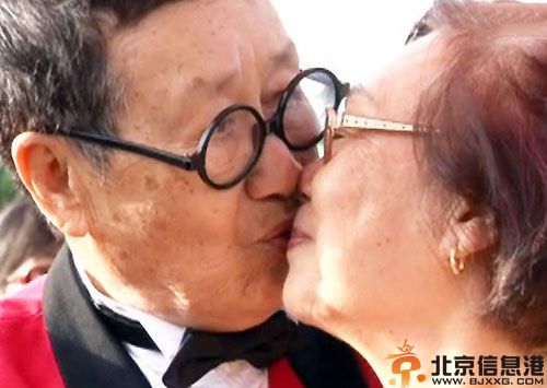 82岁脱线陈炳楠自爆婚外情玩到70岁 老婆林玉贞视而不见