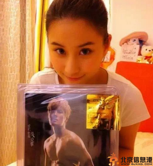 吴克群女友何超莲及其个人资料 签约放言三年内不婚