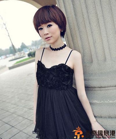 短发女孩夏季穿衣搭配 教你短发女人也可以性感和可爱