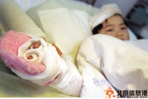 7岁女孩王淑婷被继母砍手 网友微评后母良心哪儿去了