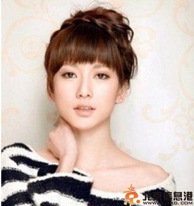 解析道姑头韩式发型扎法 麻花辫搭配夏季混合风