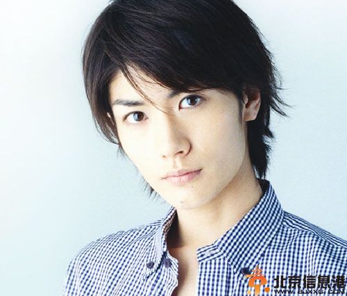 三浦春马女友是谁 揭个人资料其床戏吻照曝光