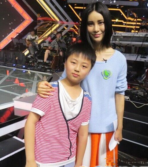 00后F4成员赵梦哲个人资料微博QQ照片 揭其家庭背景父母资料