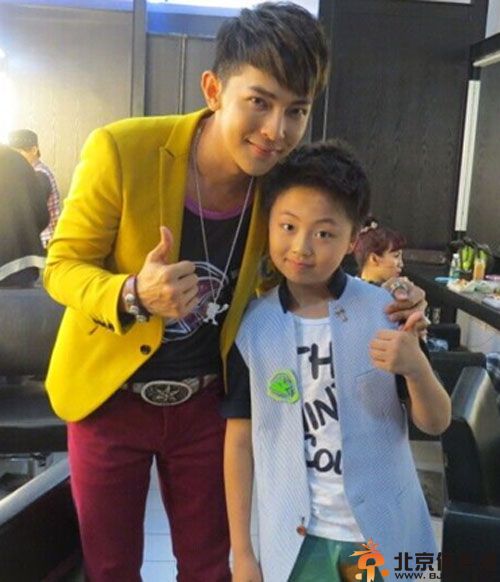 00后F4成员赵梦哲个人资料微博QQ照片 揭其家庭背景父母资料