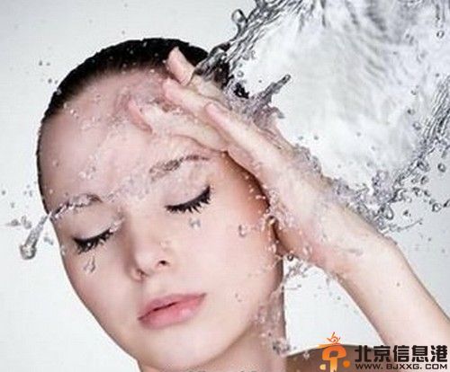 夏季肌肤补水要重视 教你怎么给肌肤补水
