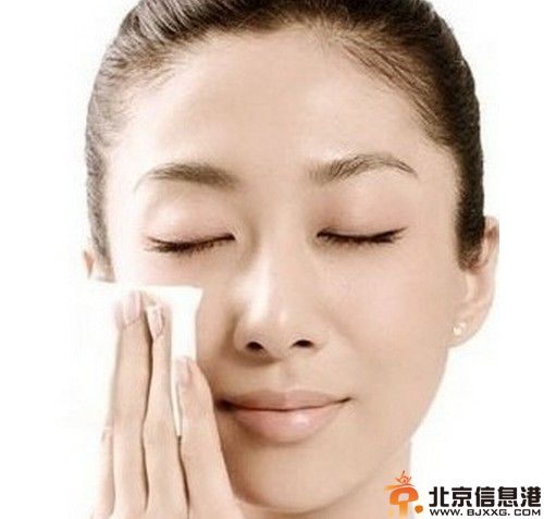 爽肤水怎么用 教你爽肤水的用法发挥最大功效