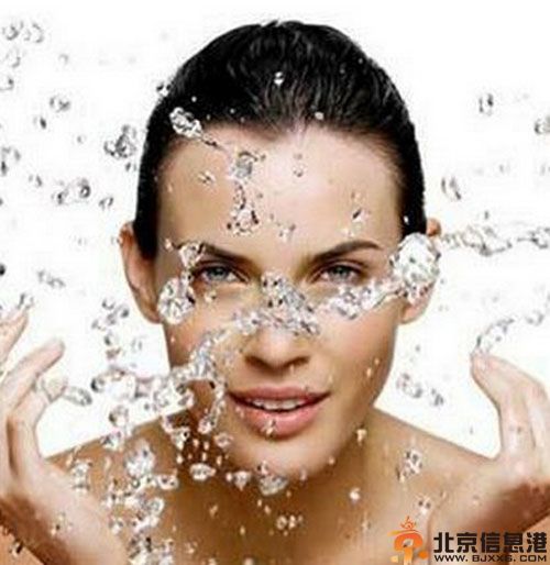 爽肤水怎么用 教你爽肤水的用法发挥最大功效