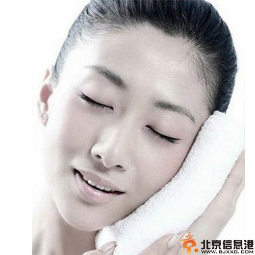 爽肤水怎么用 教你爽肤水的用法发挥最大功效