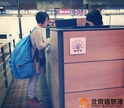 搞笑图片受刺激了的妹子 体验与众不同的味道