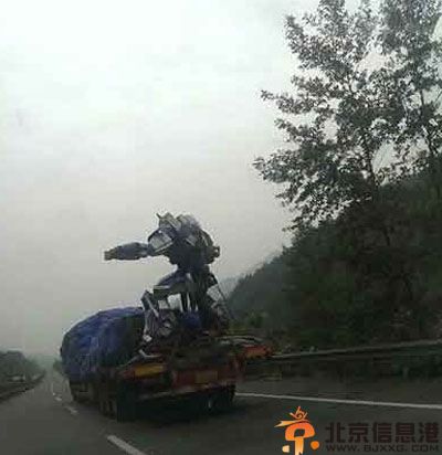 搞笑图片受刺激了的妹子 体验与众不同的味道