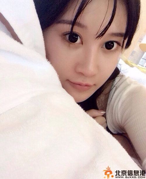 足球比基尼宝贝樊玲微博个人资料 曝比基尼素颜照疑整容