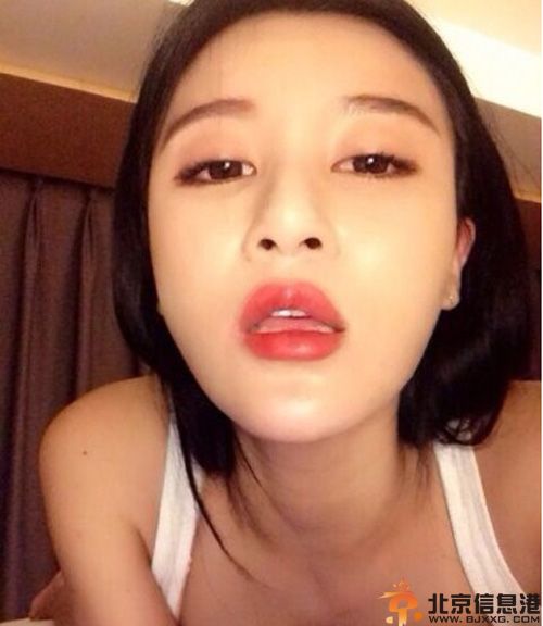 中国少女乳神胸夹手机图片 爆其海量生活泳装比基尼照片