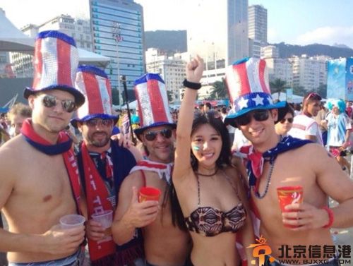 中国少女乳神胸夹手机图片 爆其海量生活泳装比基尼照片