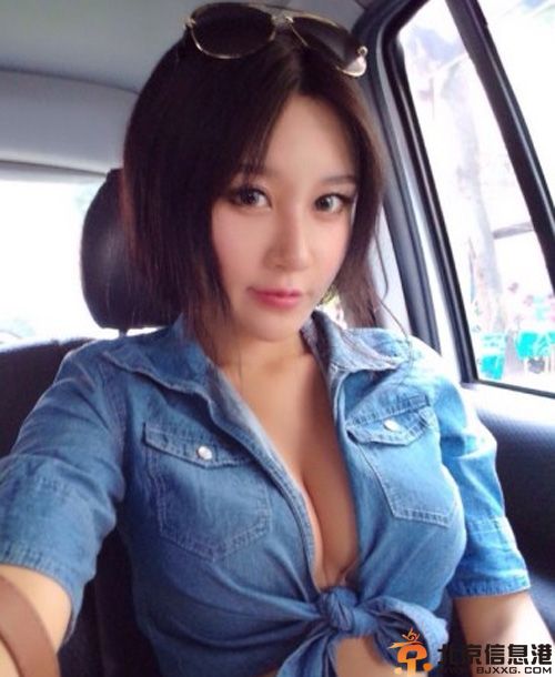 中国少女乳神胸夹手机图片 爆其海量生活泳装比基尼照片