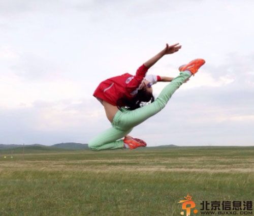 倒立旋转一字马女生是谁 舒思瑶个人资料微博正面照片曝光