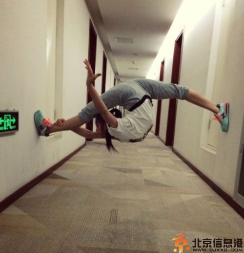 倒立旋转一字马女生是谁 舒思瑶个人资料微博正面照片曝光