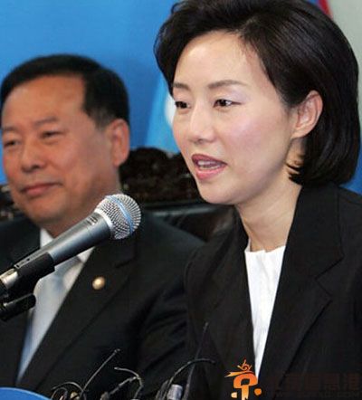 韩国赵允旋个人资料简历照片 其老公是谁婚姻家庭背景揭秘