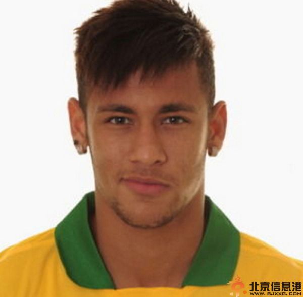 内马尔受伤告别世界杯 其儿子达维·卢卡生母是谁照片遭热搜